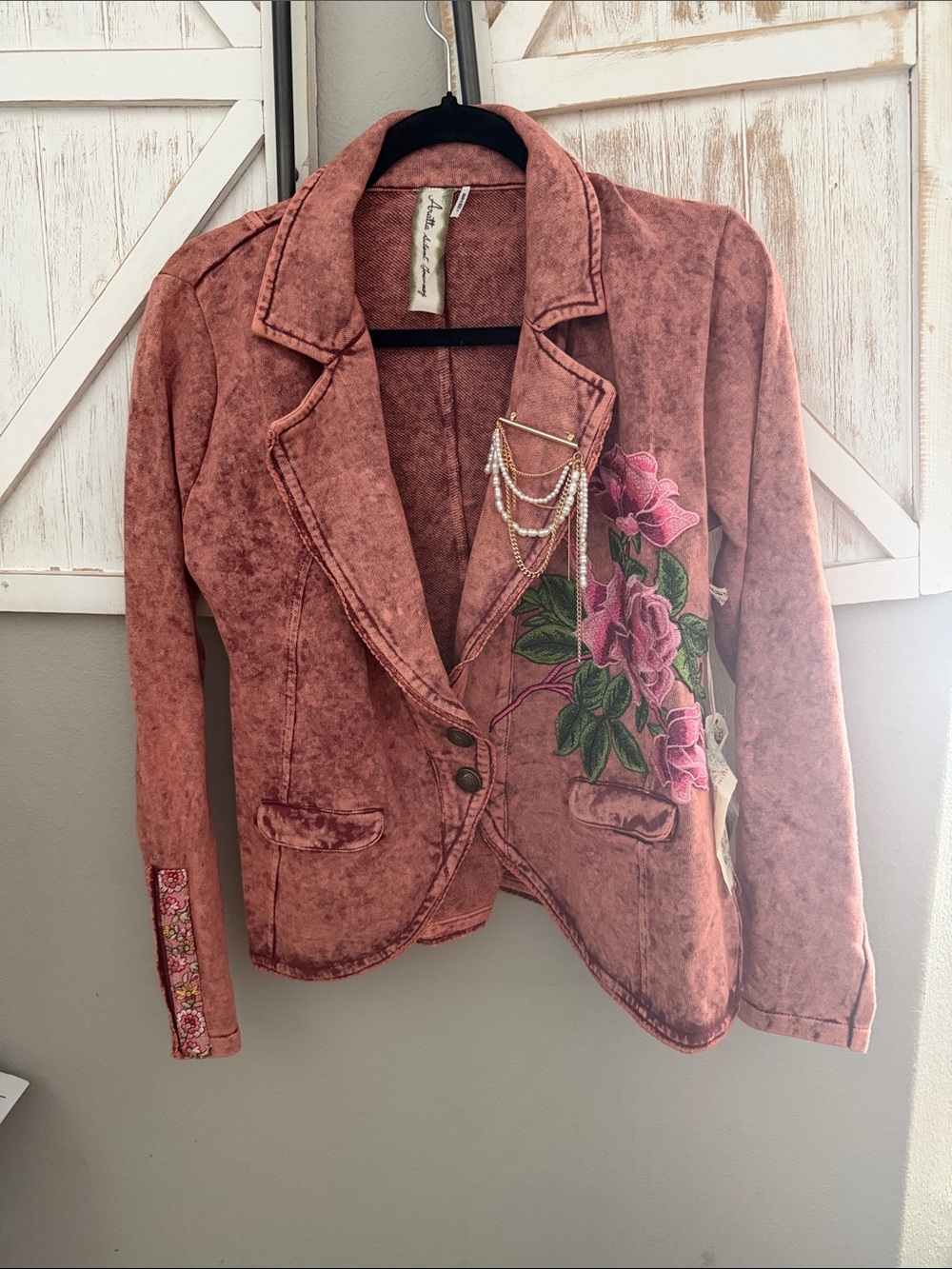 Aratta Dusty Rose Embroidered Floral Blazer with Pearl Chain Accent nwt 19 ptp